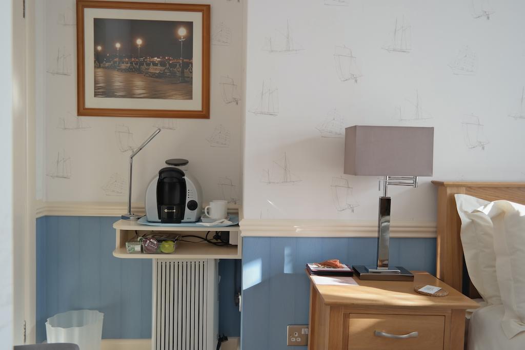 Weston Cottage Poole Room photo